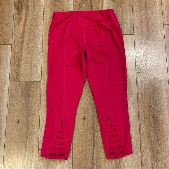 Yogalicious Workout Capri Leggings Size Medium - Picture 6 of 6